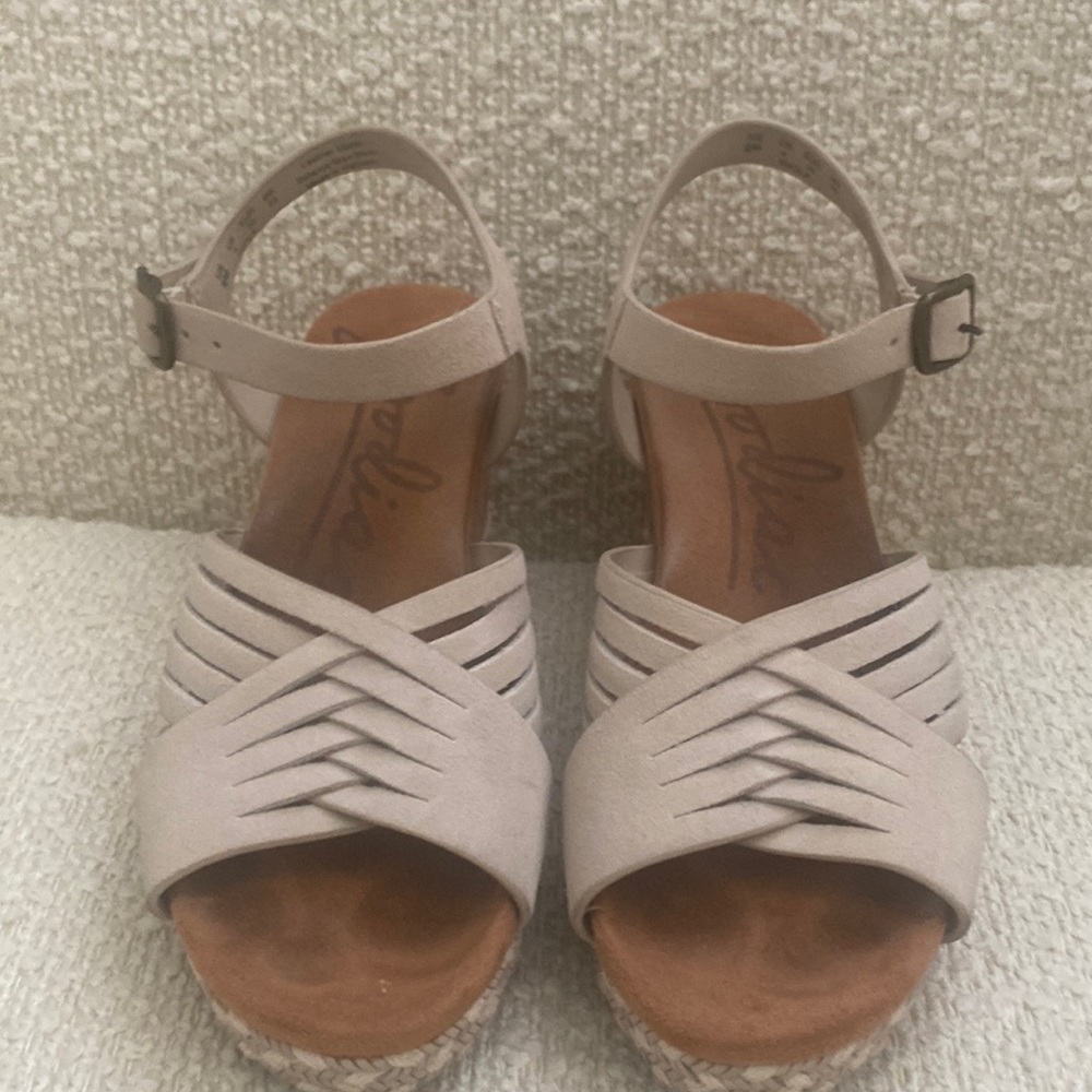 Paola Zodiac Wedge Sandals